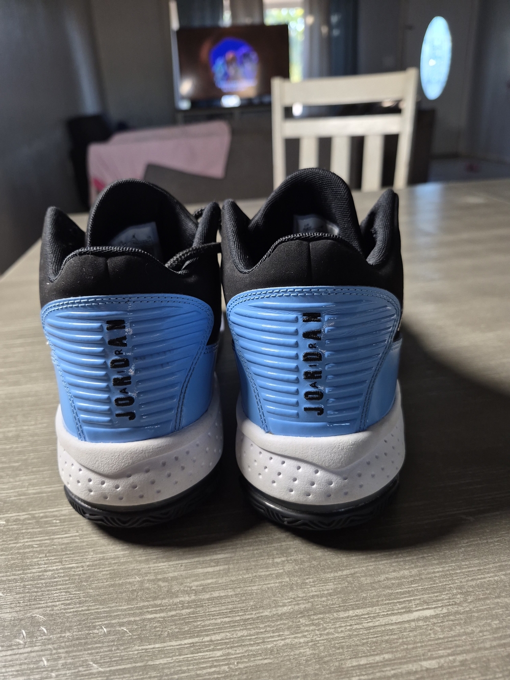 Jordan Kids' Low-Top Basketball Shoes in Blue and Black
